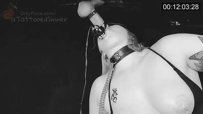 Gloryhole тешиктери менен сулуу кыз